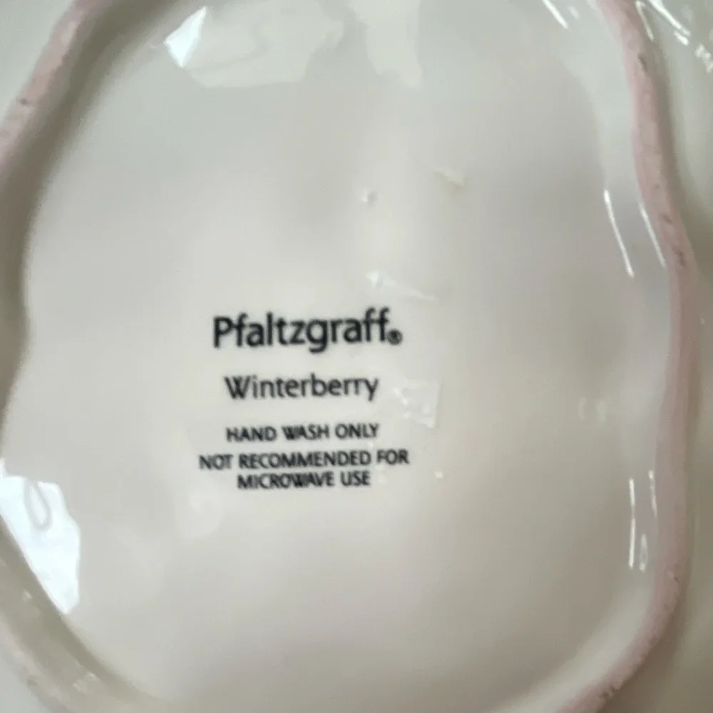 Pfaltzgraff Winterberry Santa Plate Ceramic Christmas White‎ Red Green